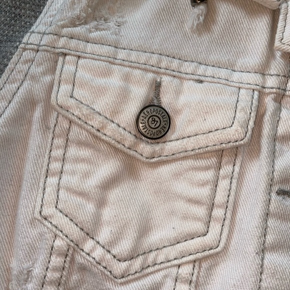 Trendy jean jacket ! - Picture 5 of 5